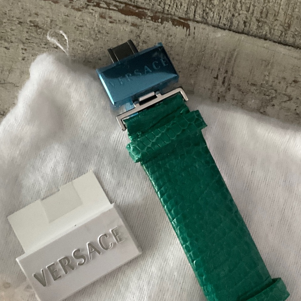 Versace Womens 86Q961MD497 S455 Destiny Precious
DIAMOND Floating Emeralds Watch - Picture 3 of 12